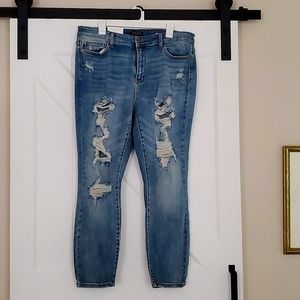 NWT Judy Blue Distressed Jeans  15/32